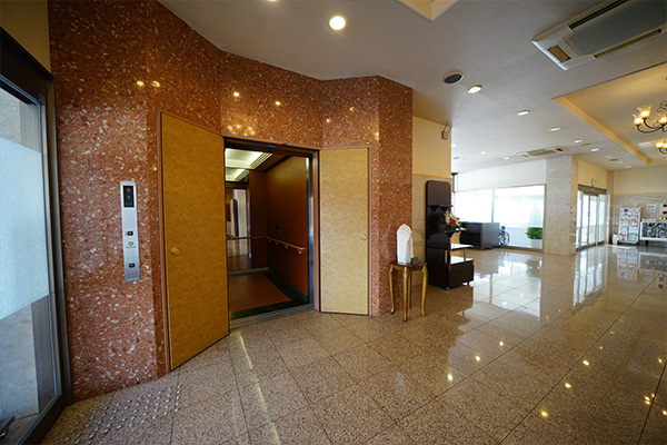 茅野シティホール １F エレベータ