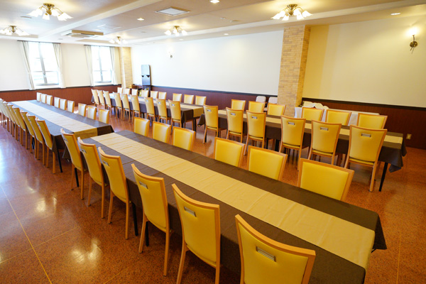 茅野シティホール 白樺 紅葉